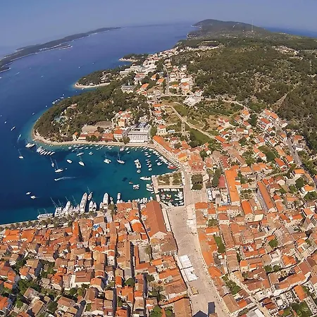Holiday home Amazing In Hvar With Kitchen